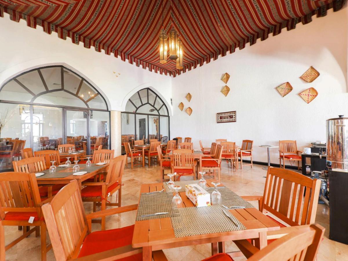 בארקה Capital O133 Al Sawadi Beach Resort & Spa מראה חיצוני תמונה