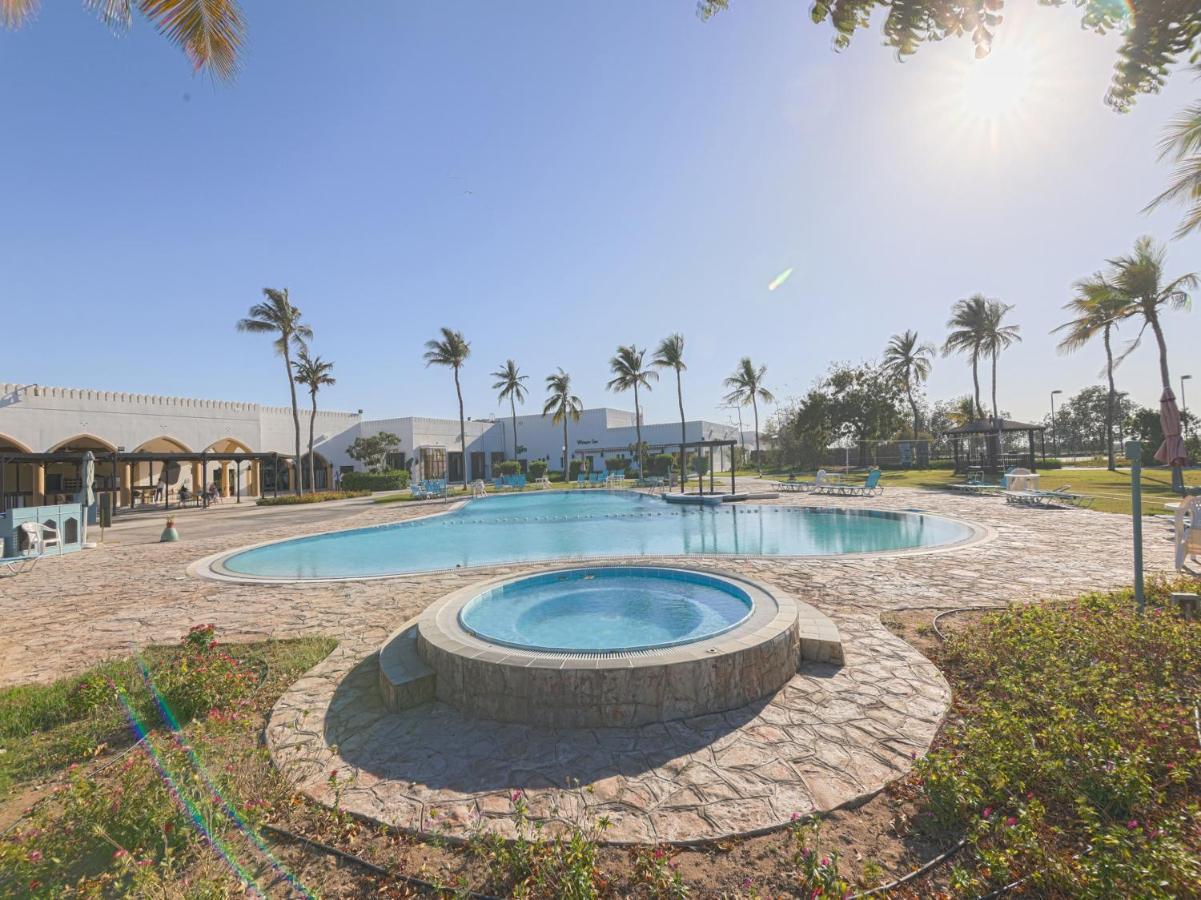 בארקה Capital O133 Al Sawadi Beach Resort & Spa מראה חיצוני תמונה