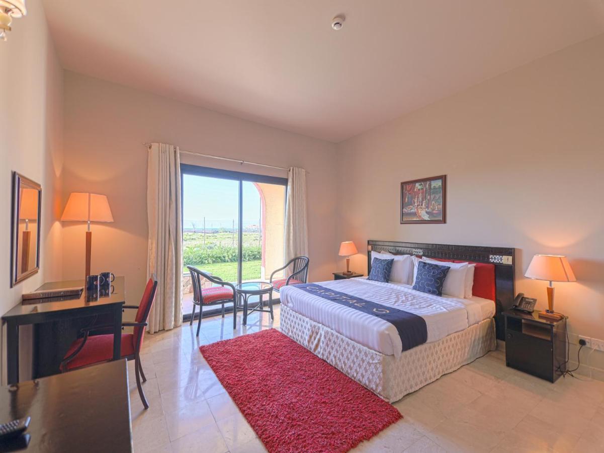 בארקה Capital O133 Al Sawadi Beach Resort & Spa מראה חיצוני תמונה